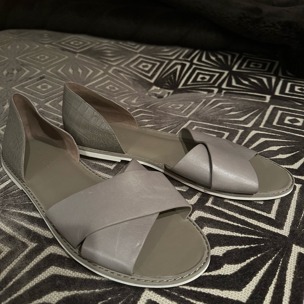 VINCE Ida Grey Flat Sandal. Size 10.5